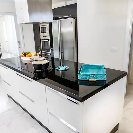Sleeps 10 With Pool Air Con And Wifi וילה