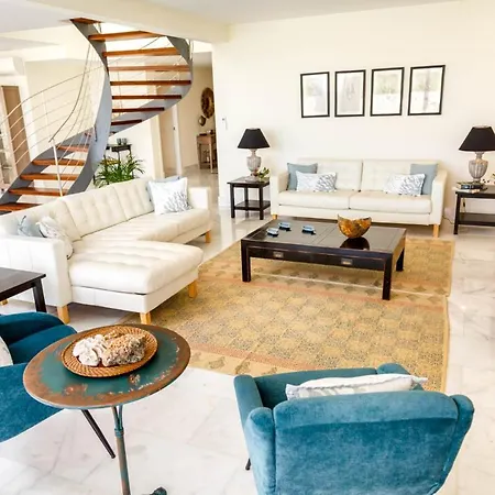 Sleeps 10 With Pool Air Con And Wifi Binissafuller