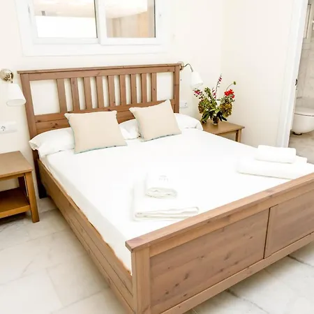 Sleeps 10 With Pool Air Con And Wifi וילה Binissafuller