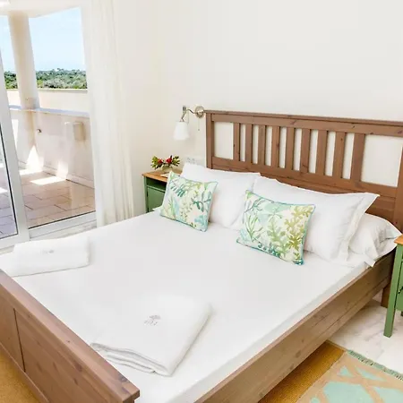 Sleeps 10 With Pool Air Con And Wifi וילה Binissafuller