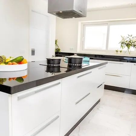 Sleeps 10 With Pool Air Con And Wifi *