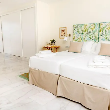 Villa Sleeps 10 With Pool Air Con And Wifi