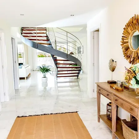 Sleeps 10 With Pool Air Con And Wifi * Binissafuller